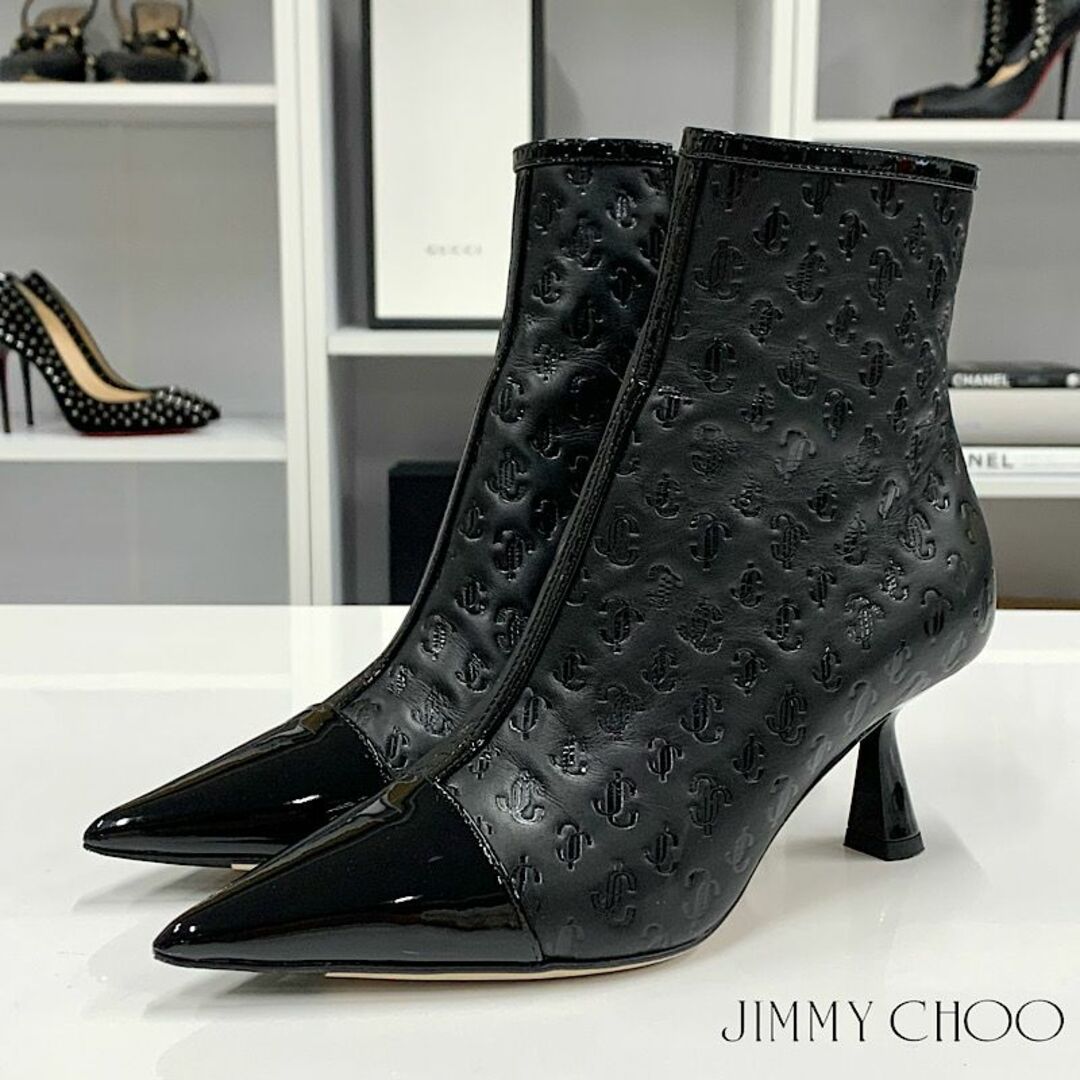 JIMMY CHOO(ジミーチュウ)の8463 ジミーチュウ レザー パテント ロゴ ショートブーツ ブラック レディースの靴/シューズ(ブーツ)の商品写真