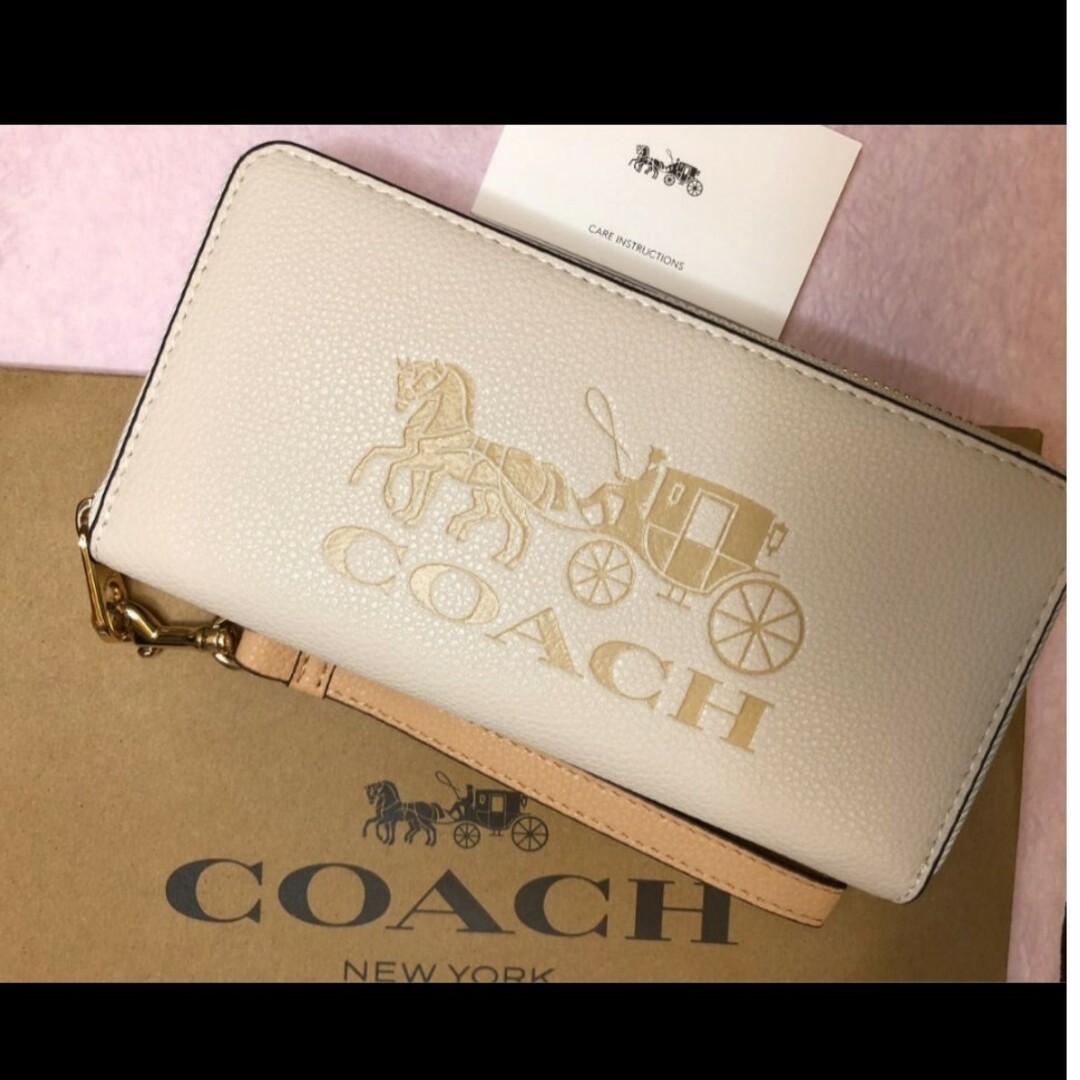 COACH(コーチ)の新品　COACH　長財布　ラウンドファスナー　ホワイト　馬　ホース　小銭入れ有 レディースのファッション小物(財布)の商品写真