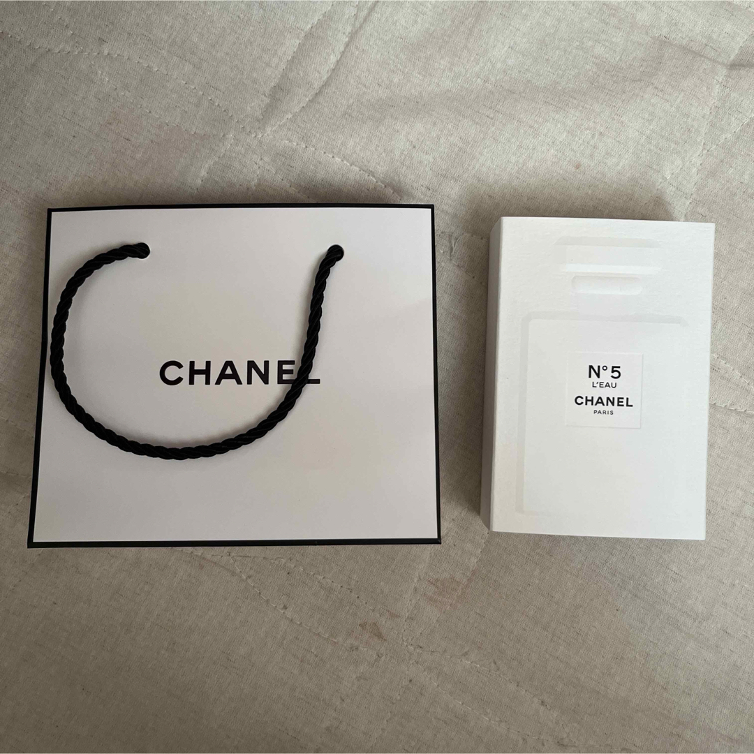 CHANEL(シャネル)のCHANEL ショップバック 香水空き箱 セット レディースのバッグ(ショップ袋)の商品写真