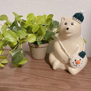 ※受注製作《しろくま貯金箱》スノーマンポシェットとニット帽（緑）(インテリア雑貨)