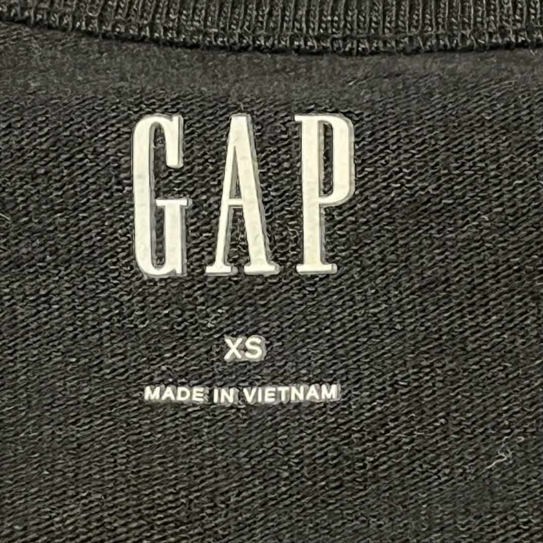 GAP(ギャップ)のGAPメンズXSサイズ Tシャツ タグ付き　新品未使用　黒色2枚セット メンズのトップス(Tシャツ/カットソー(半袖/袖なし))の商品写真