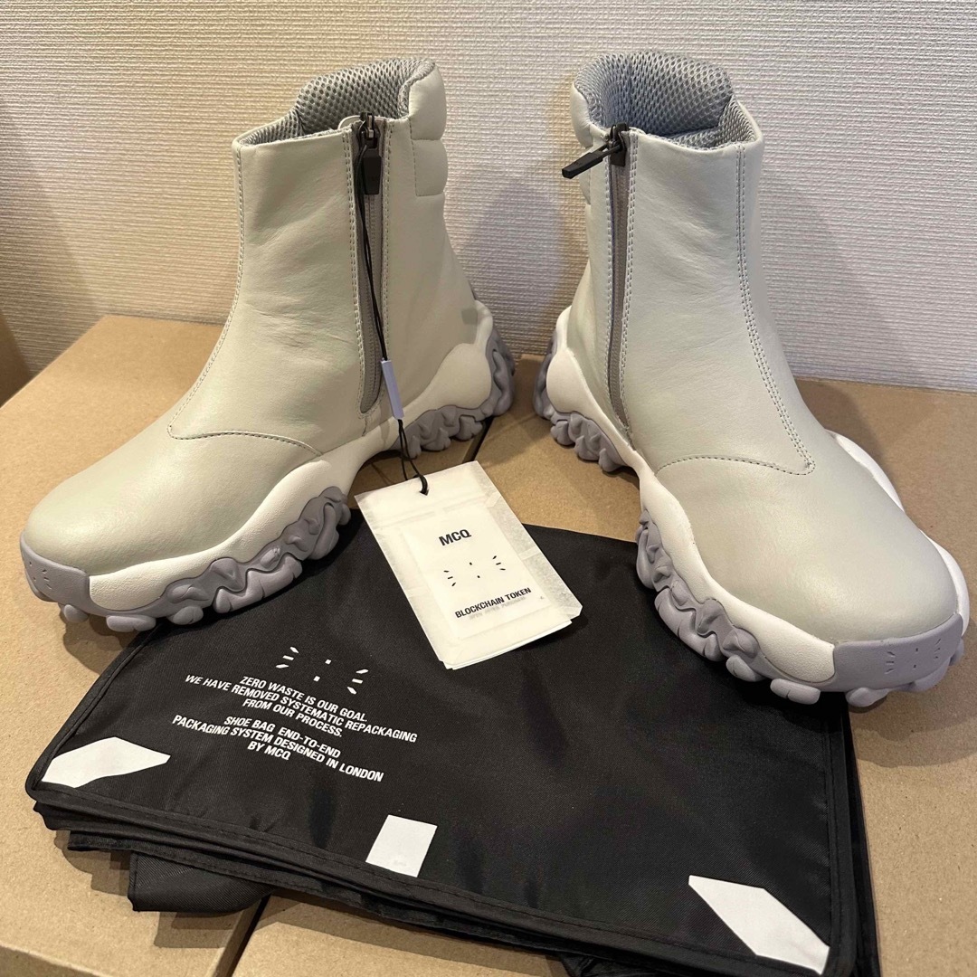 Alexander McQueen(アレキサンダーマックイーン)のEU39 McQ Alexander McQueen レザースニーカー　グレー レディースの靴/シューズ(スニーカー)の商品写真