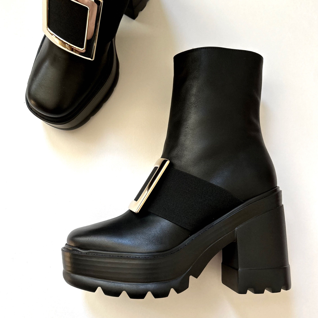 ROGER VIVIER(ロジェヴィヴィエ)の新品/36 ロジェ ヴィヴィエ サイドジップブーツ ブラック 黒 ブーツ レディースの靴/シューズ(ブーツ)の商品写真