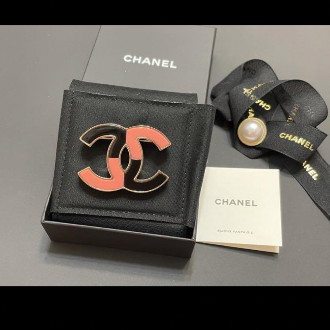 CHANEL シャネル クルーズ ブローチ ココマーク ブラック 黒 ピンク CHANEL シャネル クルーズ ブローチ ココマーク ブラック 黒 ピンク