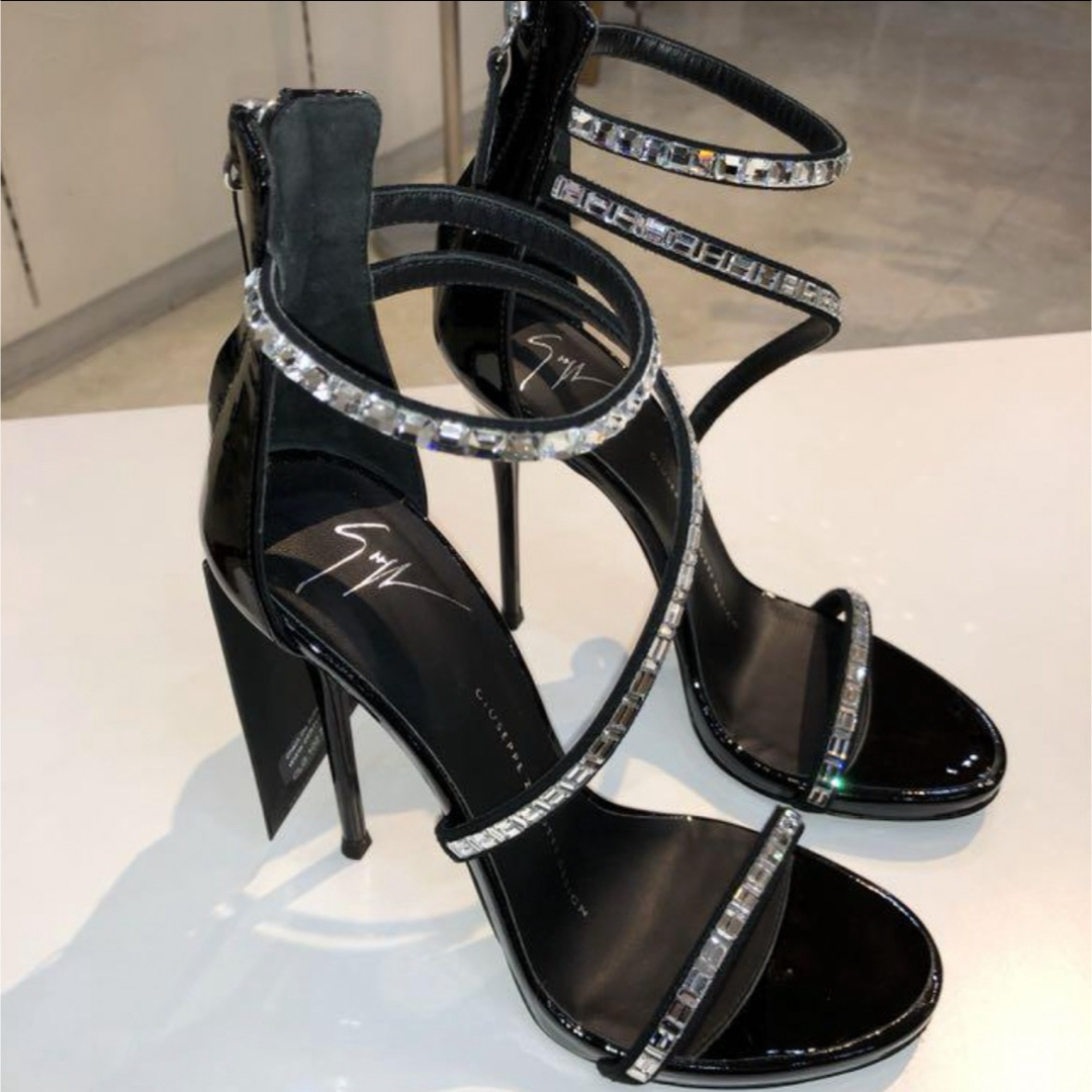 Giuseppe Zanotti Design(ジュゼッペザノッティデザイン)の【Guseppezanotti】ジュゼッペザノッティ ストーン付きサンダル レディースの靴/シューズ(サンダル)の商品写真