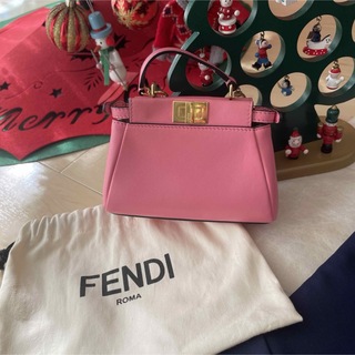フェンディ(FENDI)のFENDI マイクロ　ピーカブー　ピンク♡(ショルダーバッグ)