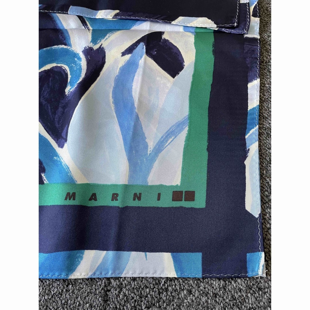 Marni(マルニ)のマルニ　Marni ユニクロ　UNIQLO スカーフ　新品未使用 レディースのファッション小物(バンダナ/スカーフ)の商品写真