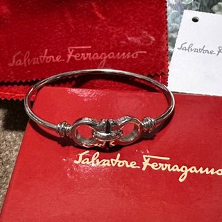 サルヴァトーレフェラガモ(Salvatore Ferragamo)のSalvatore Ferragamo シルバー バングル ブレスレット(ブレスレット/バングル)