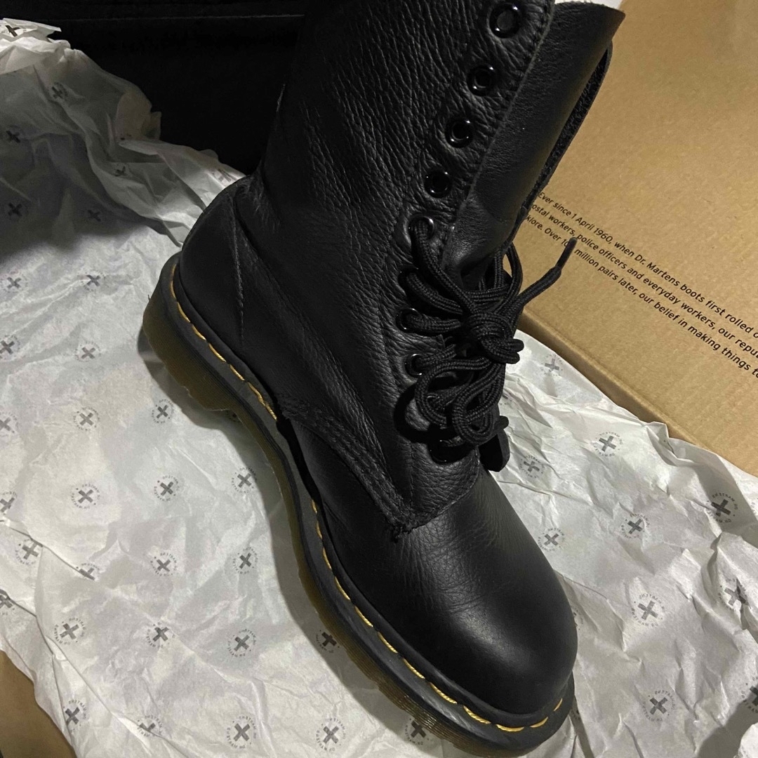 Dr.Martens(ドクターマーチン)のDr.Martin 10eye boots Black soft leather レディースの靴/シューズ(ブーツ)の商品写真