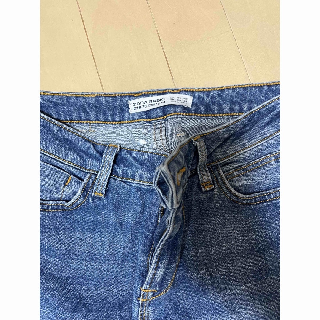 ZARA(ザラ)のzara ダメージ加工デニム レディースのパンツ(デニム/ジーンズ)の商品写真