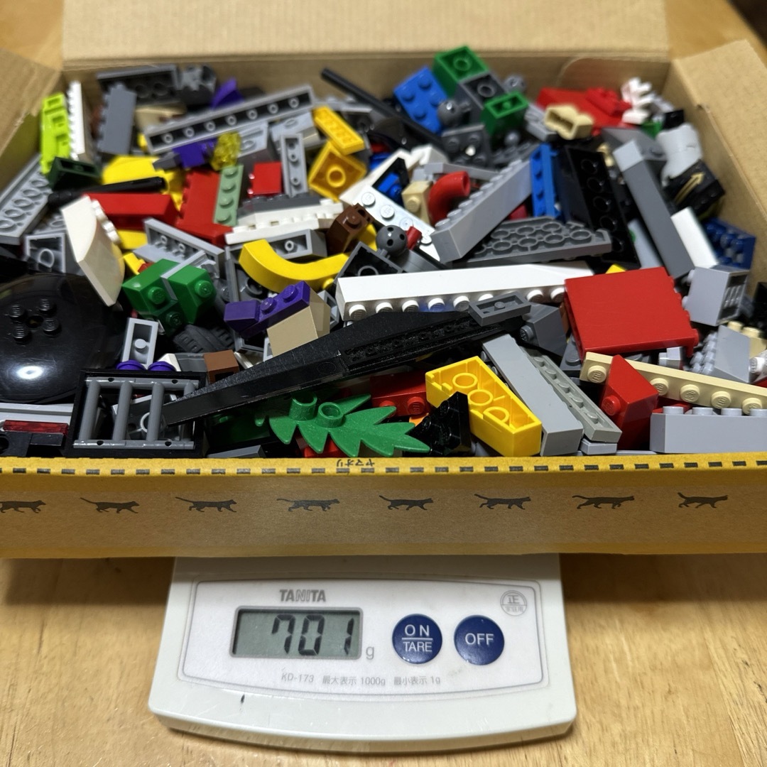 Lego(レゴ)のレゴ（lego）701g！まとめ売り 0.7kg　基本ブロック大量　中古 キッズ/ベビー/マタニティのおもちゃ(知育玩具)の商品写真