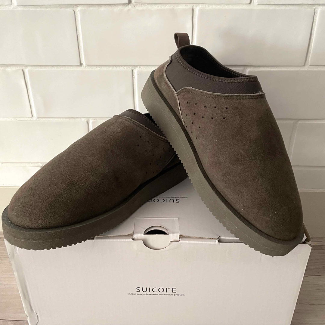 L'Appartement DEUXIEME CLASSE(アパルトモンドゥーズィエムクラス)の【SUICOKE/スイコック】Mouton Sabo ムートンサボ カーキ レディースの靴/シューズ(スリッポン/モカシン)の商品写真