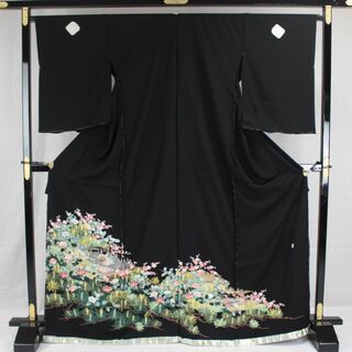 AC8508　誂仕立付黒留袖　加賀調　作家物　松と草花(着物)