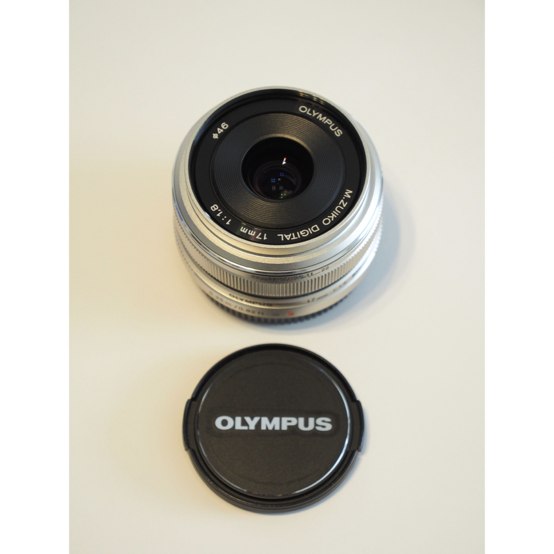 OLYMPUS  単焦点レンズ M.ZUIKO 17mm f1.8 シルバー スマホ/家電/カメラのカメラ(レンズ(単焦点))の商品写真