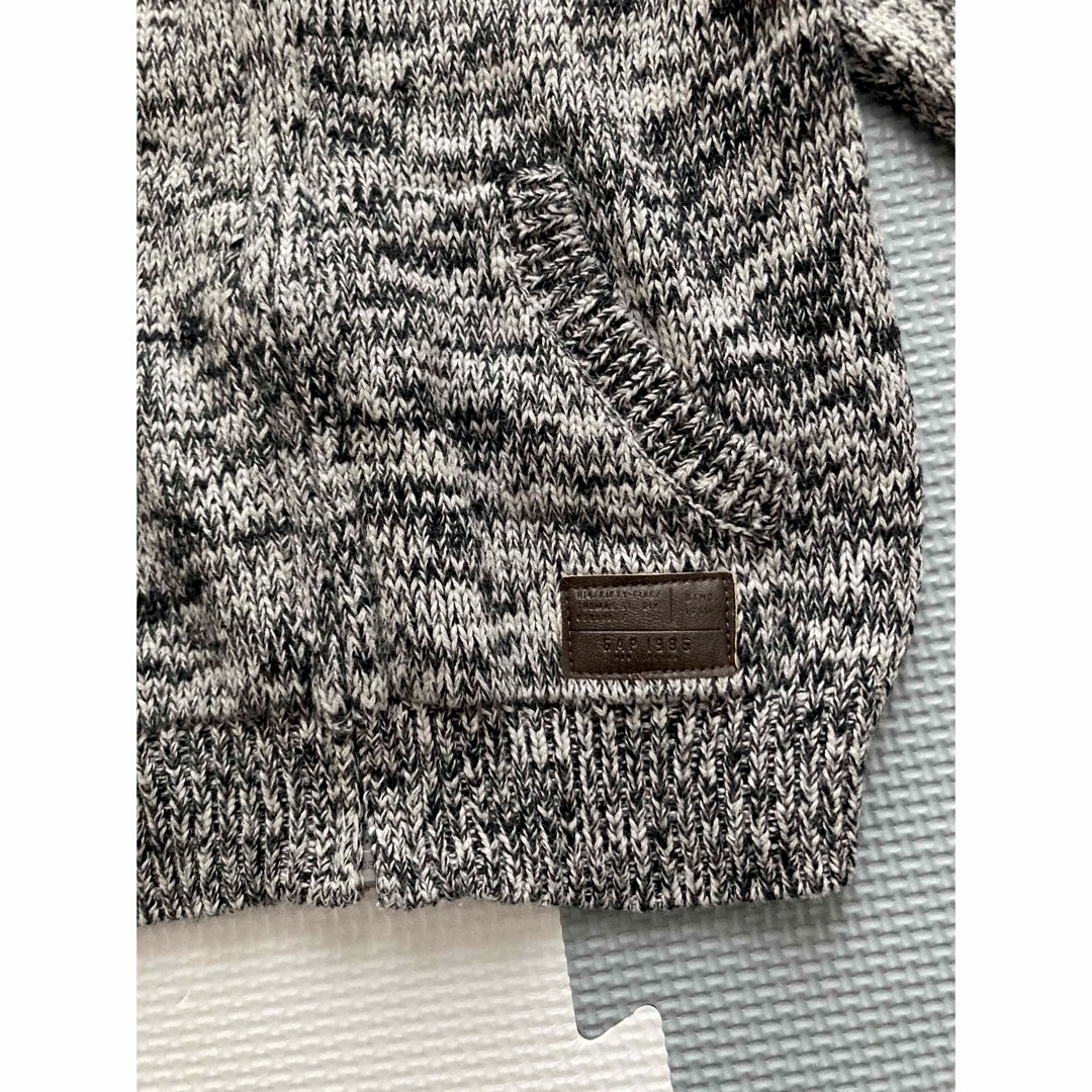 GAP(ギャップ)のGAP ニットパーカー キッズ/ベビー/マタニティのベビー服(~85cm)(ニット/セーター)の商品写真