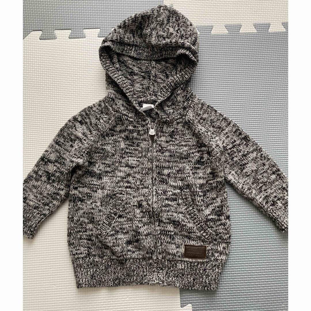 GAP(ギャップ)のGAP ニットパーカー キッズ/ベビー/マタニティのベビー服(~85cm)(ニット/セーター)の商品写真