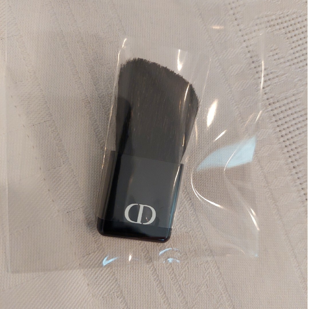 Dior(ディオール)のディオール　チ－ク付属ブラシ コスメ/美容のメイク道具/ケアグッズ(チーク/フェイスブラシ)の商品写真