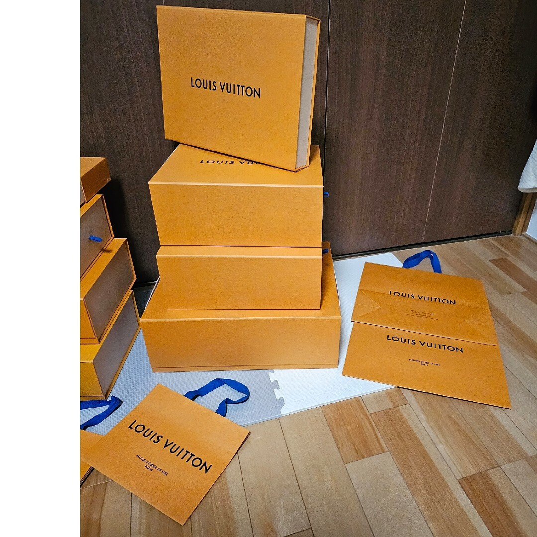 LOUIS VUITTON(ルイヴィトン)のLV 空箱と紙袋　セット売り レディースのバッグ(ショップ袋)の商品写真