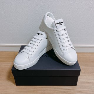 プラダ(PRADA)の【新品・未使用】PRADA レザースニーカー　サイズ40(27cm相当) 白(スニーカー)