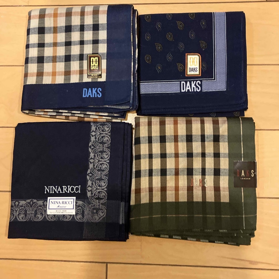 DAKS(ダックス)のDAKS、ニナリッチ　ハンカチセット メンズのファッション小物(ハンカチ/ポケットチーフ)の商品写真