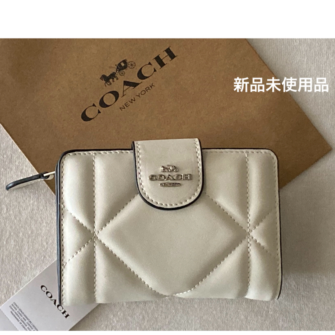 COACH(コーチ)のCOACH コーチ　二つ折り財布　キルティング　ホワイト　CM997 レディースのファッション小物(財布)の商品写真