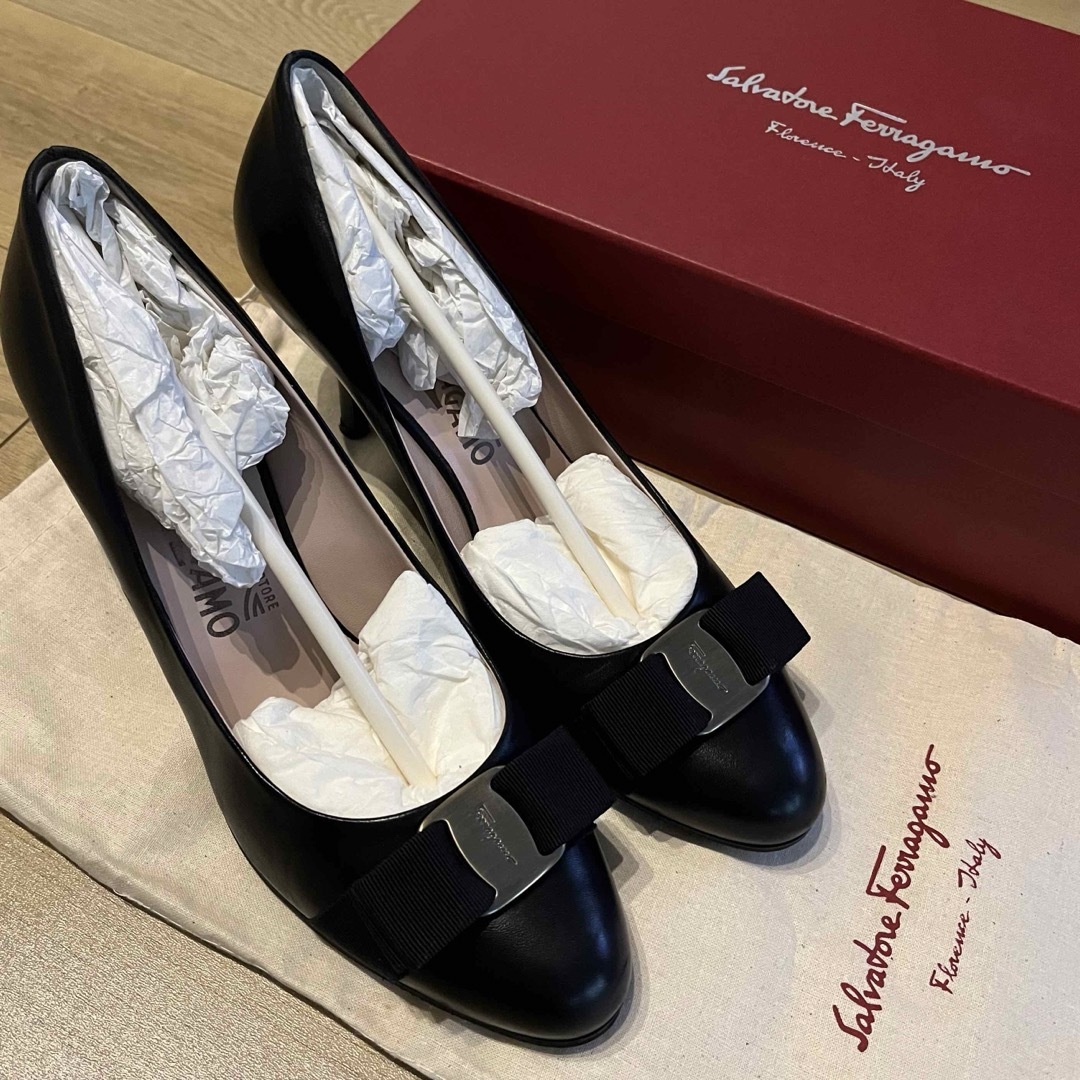 Salvatore Ferragamo(サルヴァトーレフェラガモ)の週末限定値下‼️卒業、入学式に✨フェラガモ⭐︎パンプスsize8 レディースの靴/シューズ(ハイヒール/パンプス)の商品写真