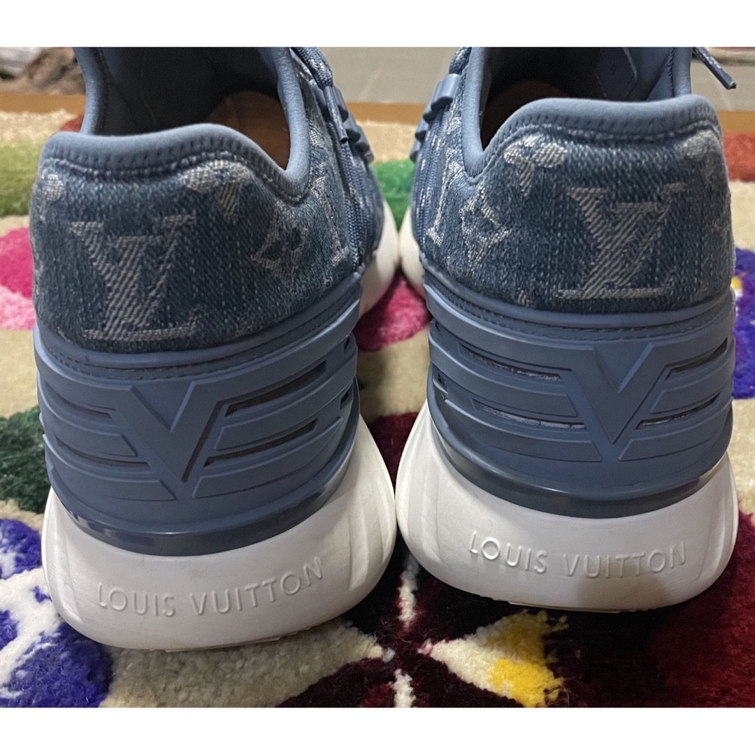 LOUIS VUITTON(ルイヴィトン)のルイヴィトン　モノグラムデニム 軽量 スニーカー ブルー メンズの靴/シューズ(スニーカー)の商品写真