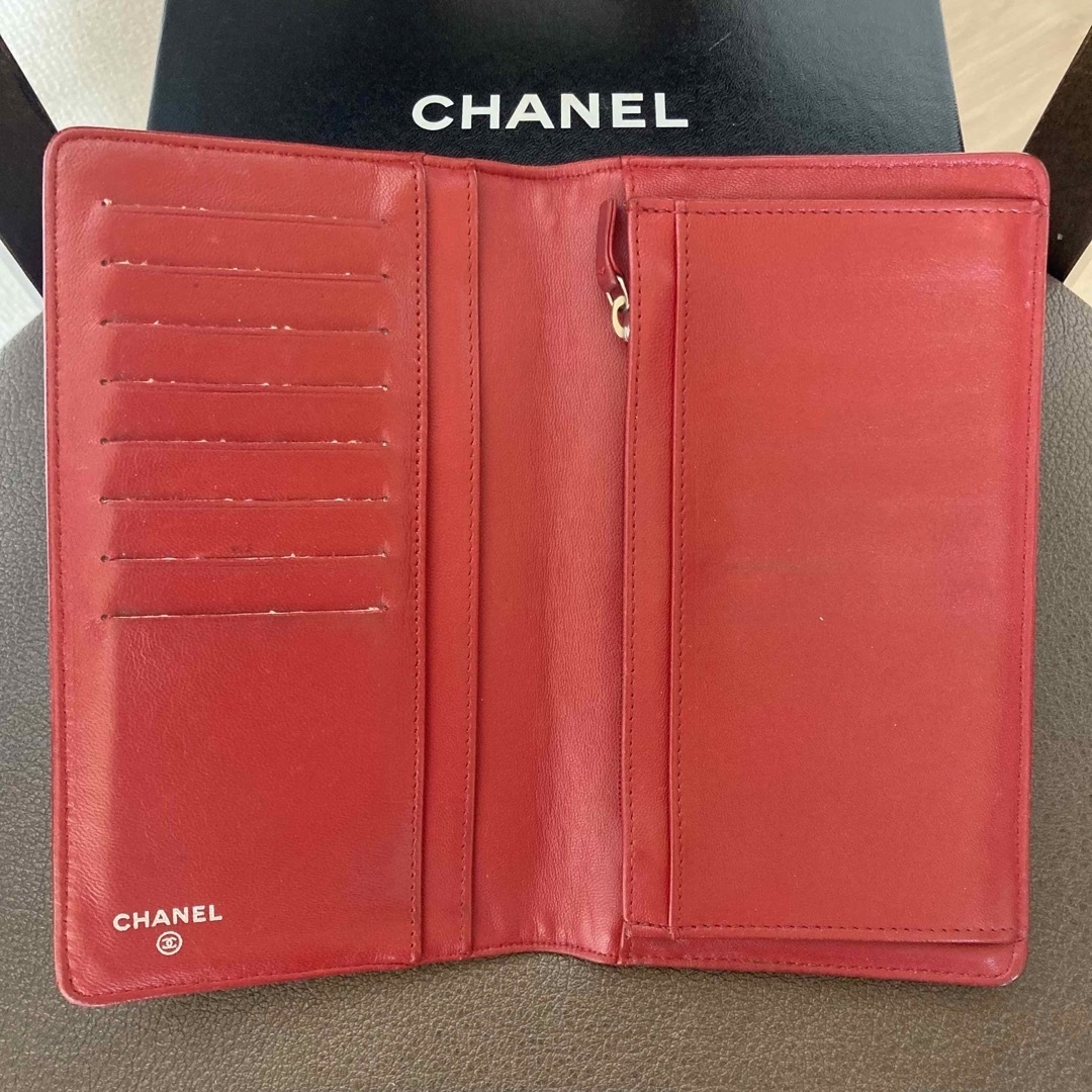 CHANEL(シャネル)のCHANEL シャネル 二つ折り財布 カメリア レッド レディースのファッション小物(財布)の商品写真