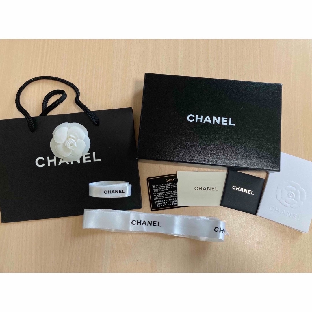 CHANEL(シャネル)のCHANEL シャネル 二つ折り財布 カメリア レッド レディースのファッション小物(財布)の商品写真