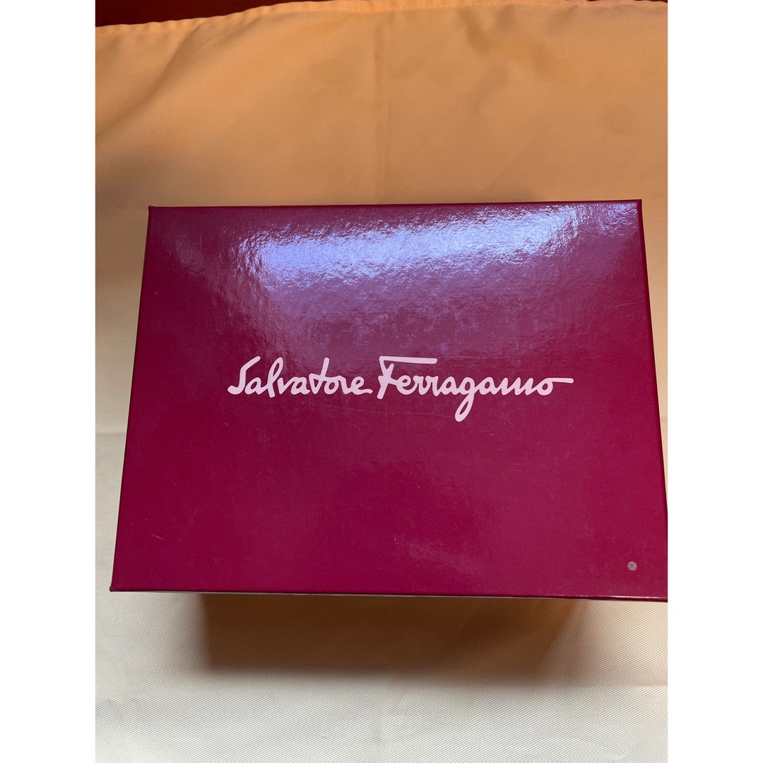 Salvatore Ferragamo(サルヴァトーレフェラガモ)のFERRAGAMO ポーチ　化粧ポーチ レディースのファッション小物(ポーチ)の商品写真