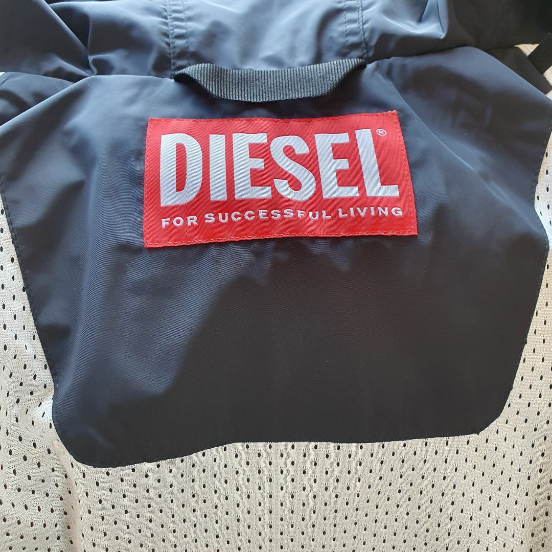 DIESEL(ディーゼル)の【新品・未使用】DIESEL KIDS フーデッドジャケット　黒　14Y　 キッズ/ベビー/マタニティのキッズ服女の子用(90cm~)(ジャケット/上着)の商品写真