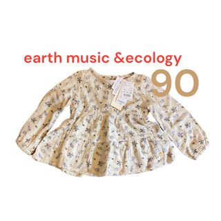 アースミュージックアンドエコロジー(earth music & ecology)のバースデイ　花柄トップス　(Tシャツ/カットソー)