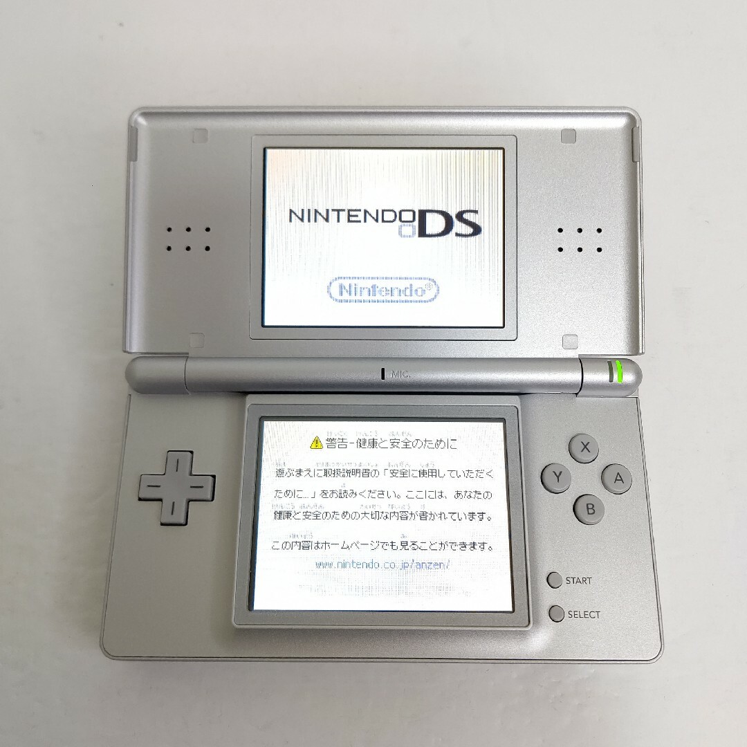 ニンテンドーDS(ニンテンドーDS)のNintendo　ニンテンドーDSlite　グロスシルバー　極美品　任天堂 エンタメ/ホビーのゲームソフト/ゲーム機本体(携帯用ゲーム機本体)の商品写真