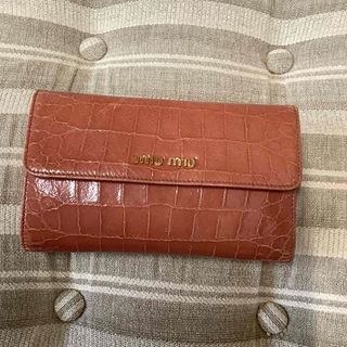 ミュウミュウ(miumiu)のmiumiu♡がま口財布　サーモンピンク　二つ折り　正規品(財布)