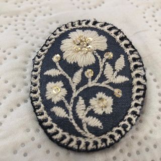 サマンサモスモス(SM2)のインド刺繍リボンブローチ(ブローチ/コサージュ)