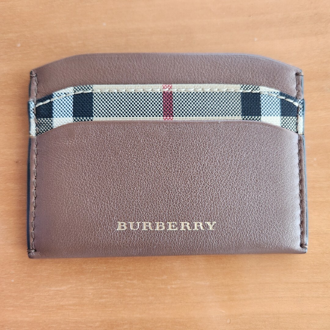 BURBERRY(バーバリー)のBURBERRY カードケース　パスケース　名刺入れ レディースのファッション小物(名刺入れ/定期入れ)の商品写真