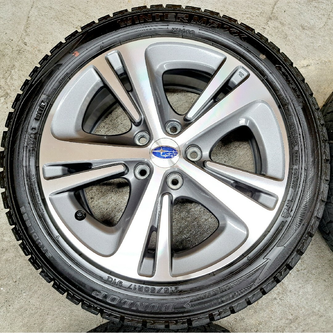 スバル(スバル)の【極上品】スバル レヴォーグ 純正ホイールタイヤ 215/50R17スタッドレス 自動車/バイクの自動車(タイヤ・ホイールセット)の商品写真