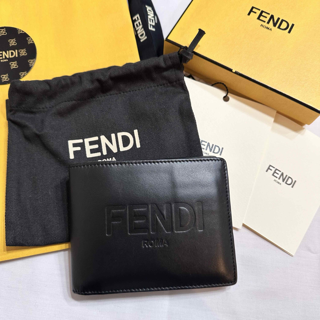 FENDI(フェンディ)の【すずらん様専用】FENDI 二つ折り財布　 メンズのファッション小物(折り財布)の商品写真