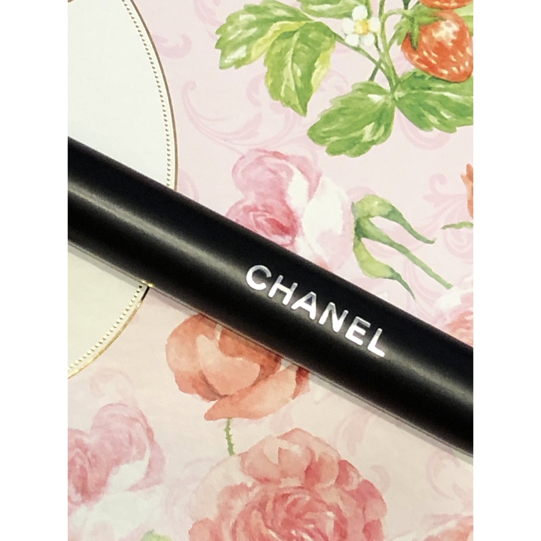 CHANEL(シャネル)のシャネル　フェースブラシ　 コスメ/美容のメイク道具/ケアグッズ(チーク/フェイスブラシ)の商品写真