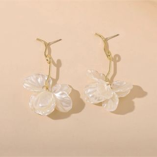 花びらドロップピアス(ピアス)