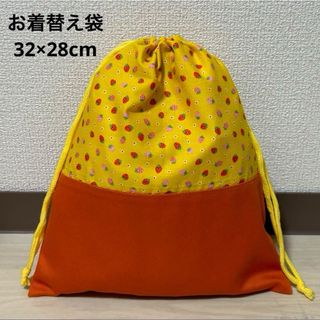 ハンドメイド♡ お着替え袋♡いちご♡32×28cm♡巾着袋(外出用品)