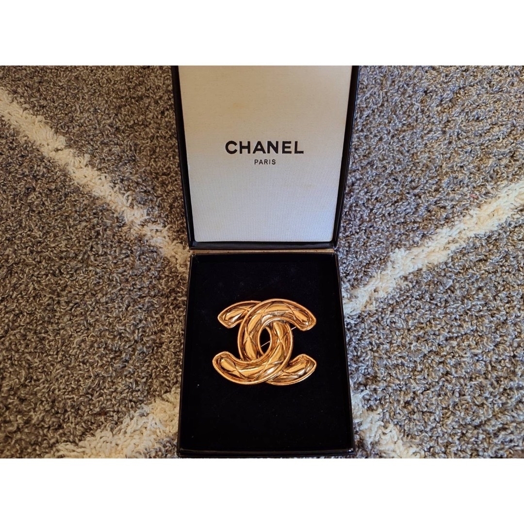 CHANEL(シャネル)のシャネル CHANEL ブローチ ココマーク e52516a ヴィンテージ レディースのアクセサリー(ブローチ/コサージュ)の商品写真