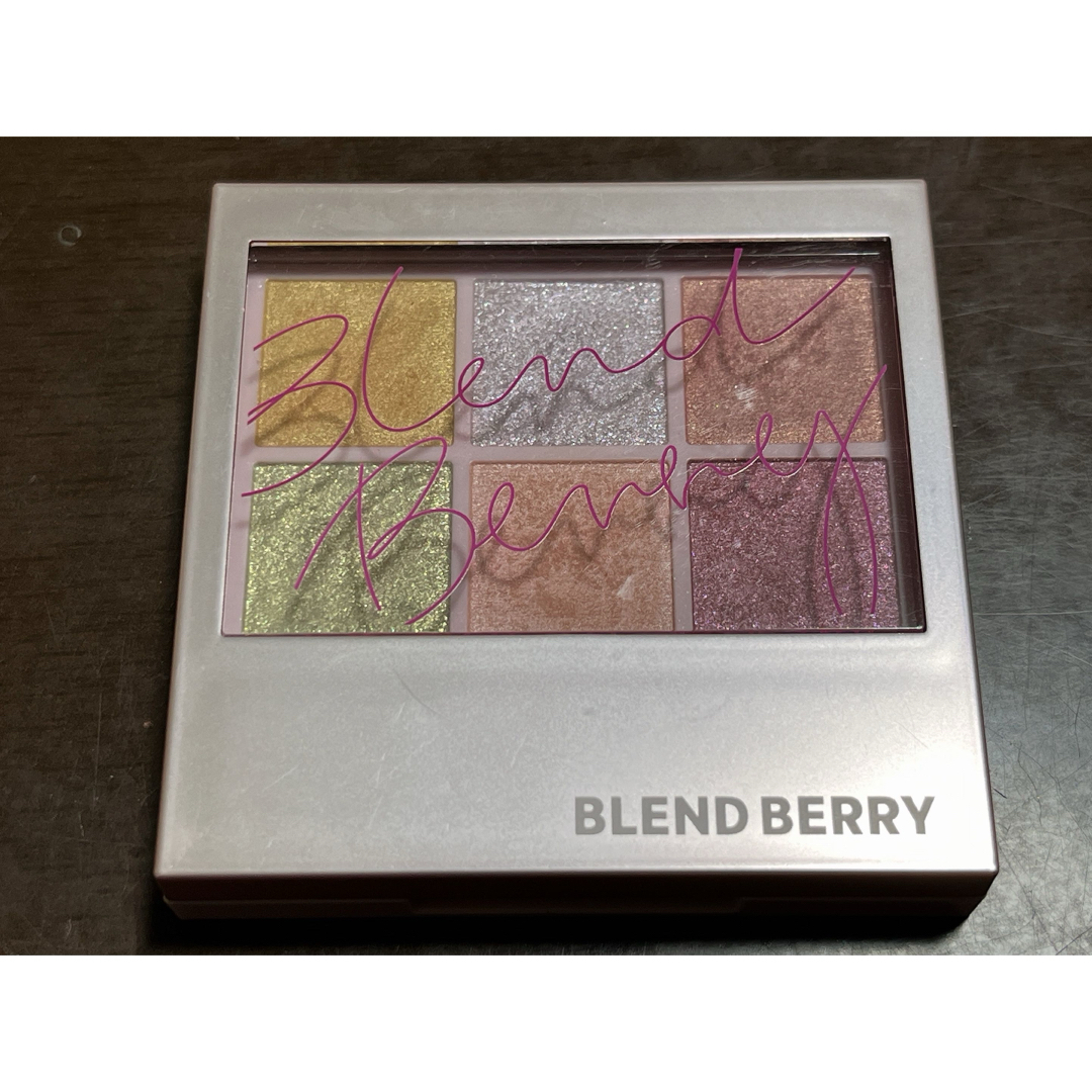 BLEND BERRY オーラクリエーション　105 コスメ/美容のベースメイク/化粧品(アイシャドウ)の商品写真