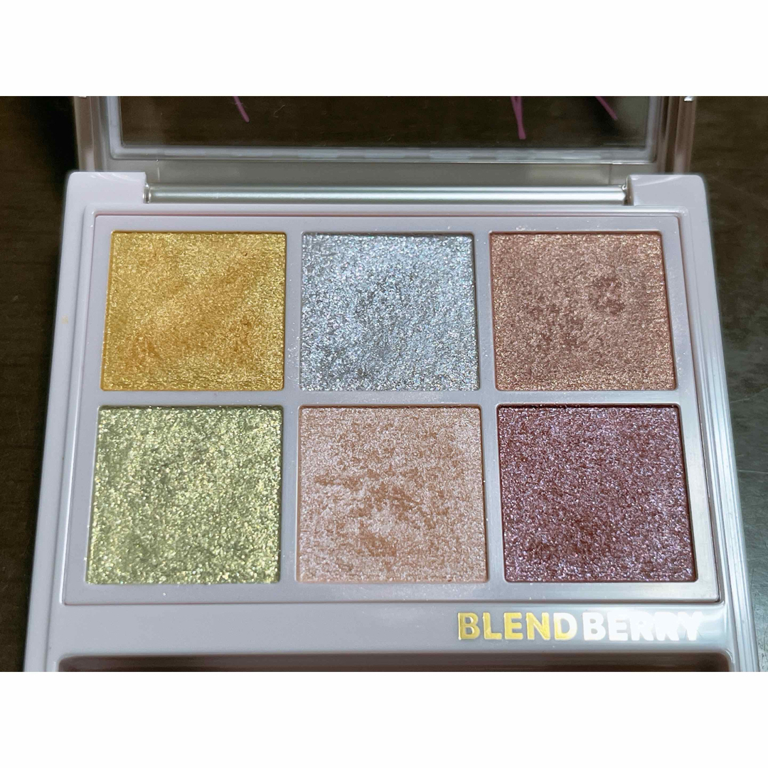 BLEND BERRY オーラクリエーション　105 コスメ/美容のベースメイク/化粧品(アイシャドウ)の商品写真