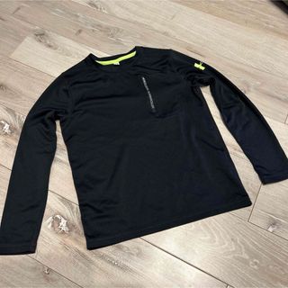 アンダーアーマー(UNDER ARMOUR)のアンダーアーマー ロンT 140くらい［美品］(Tシャツ/カットソー)