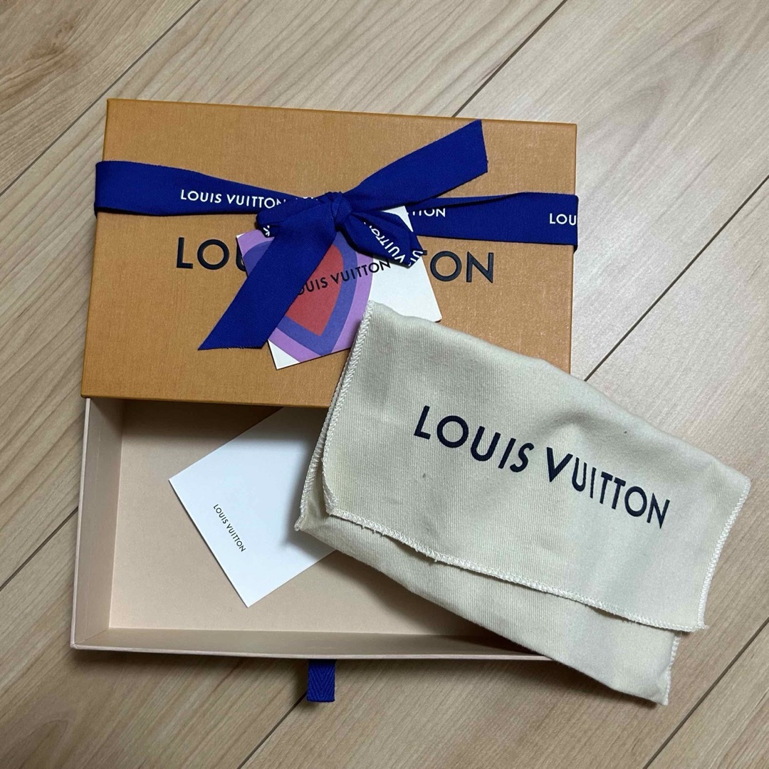 LOUIS VUITTON(ルイヴィトン)のヴィトン ギフトボックス インテリア/住まい/日用品のオフィス用品(ラッピング/包装)の商品写真