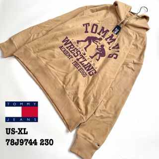 トミージーンズ(TOMMY JEANS)の【新品】US-XL トミージーンズ パーカー スウェット 刺繍フラッグ ベージュ(パーカー)