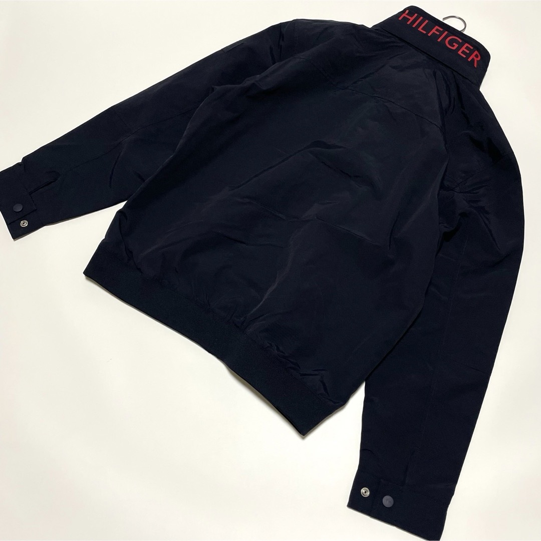 TOMMY HILFIGER(トミーヒルフィガー)の【新品】US-XL スイングトップ ジャケット 刺繍 フラッグ ネイビー 海外 メンズのジャケット/アウター(ブルゾン)の商品写真