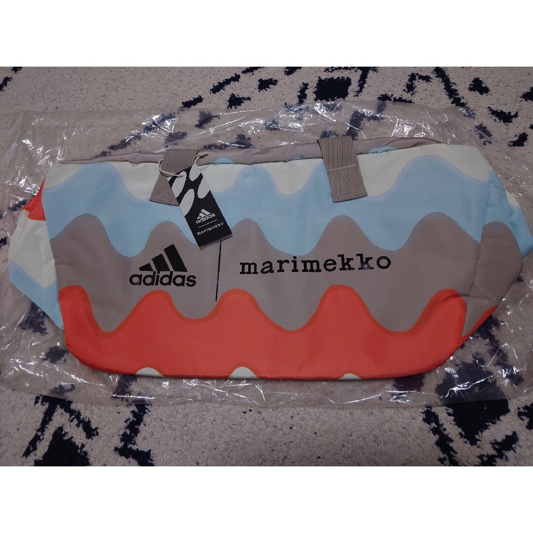 adidas(アディダス)の新品　アディダス　マリメッコ　コラボ　バッグ　ADIDAS　Marimekko レディースのバッグ(ボストンバッグ)の商品写真
