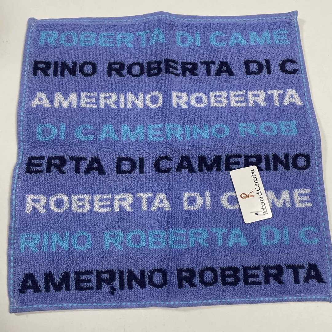 ROBERTA DI CAMERINO(ロベルタディカメリーノ)のロベルタ　タオルハンカチアルファベットブルー レディースのファッション小物(ハンカチ)の商品写真